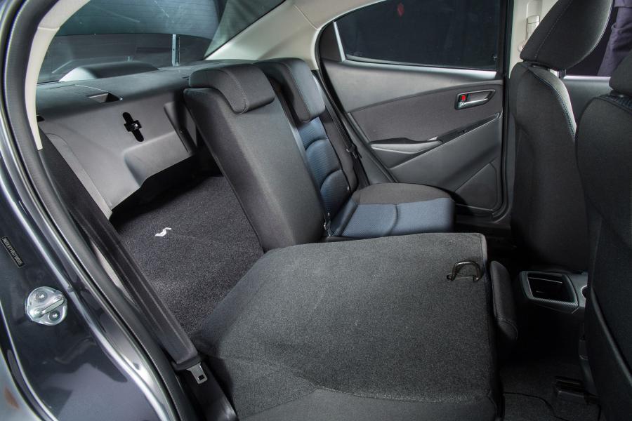  Scion iA 2015 года  (фото 24 из 31)